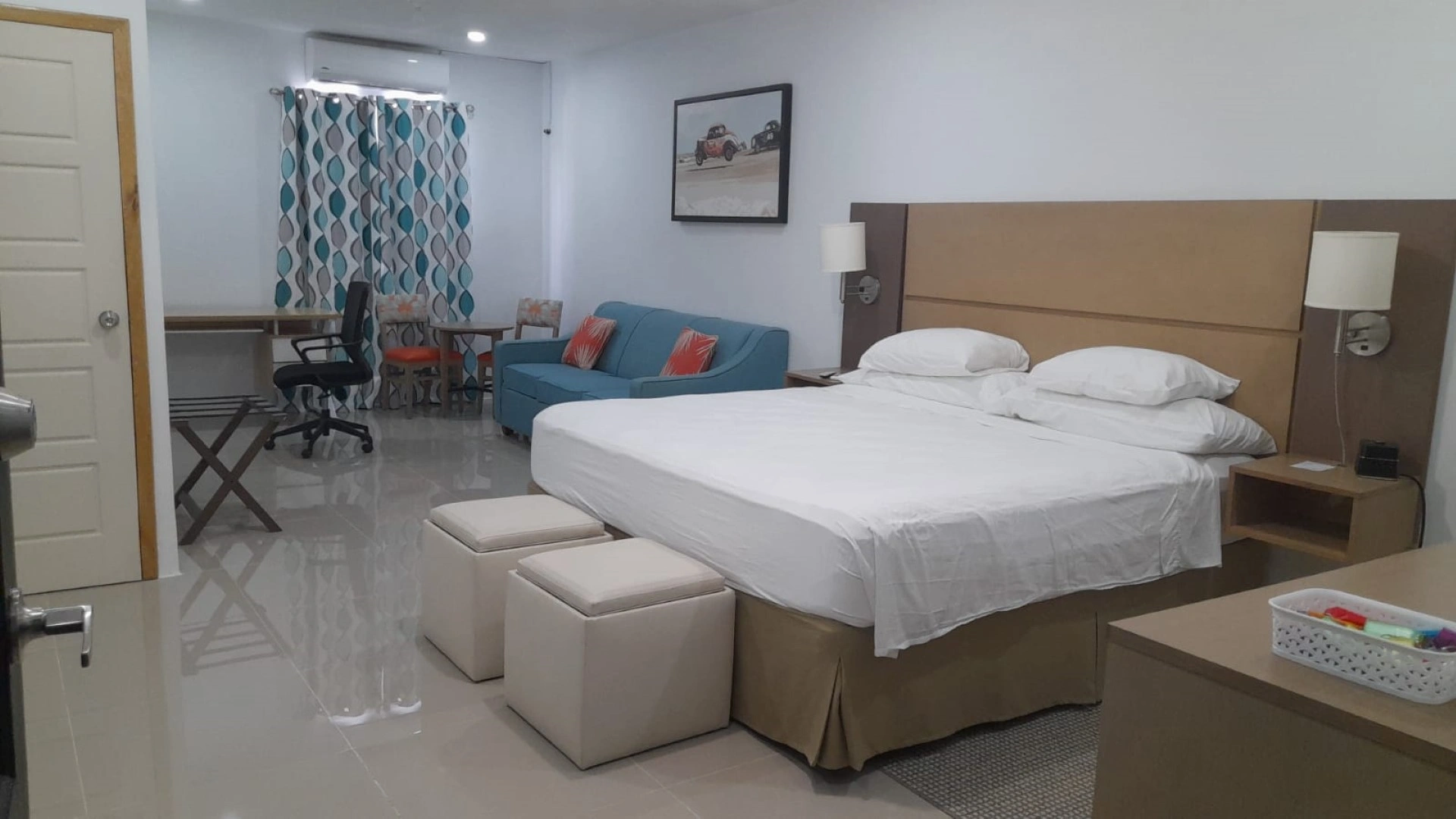 Luxeley Hotel