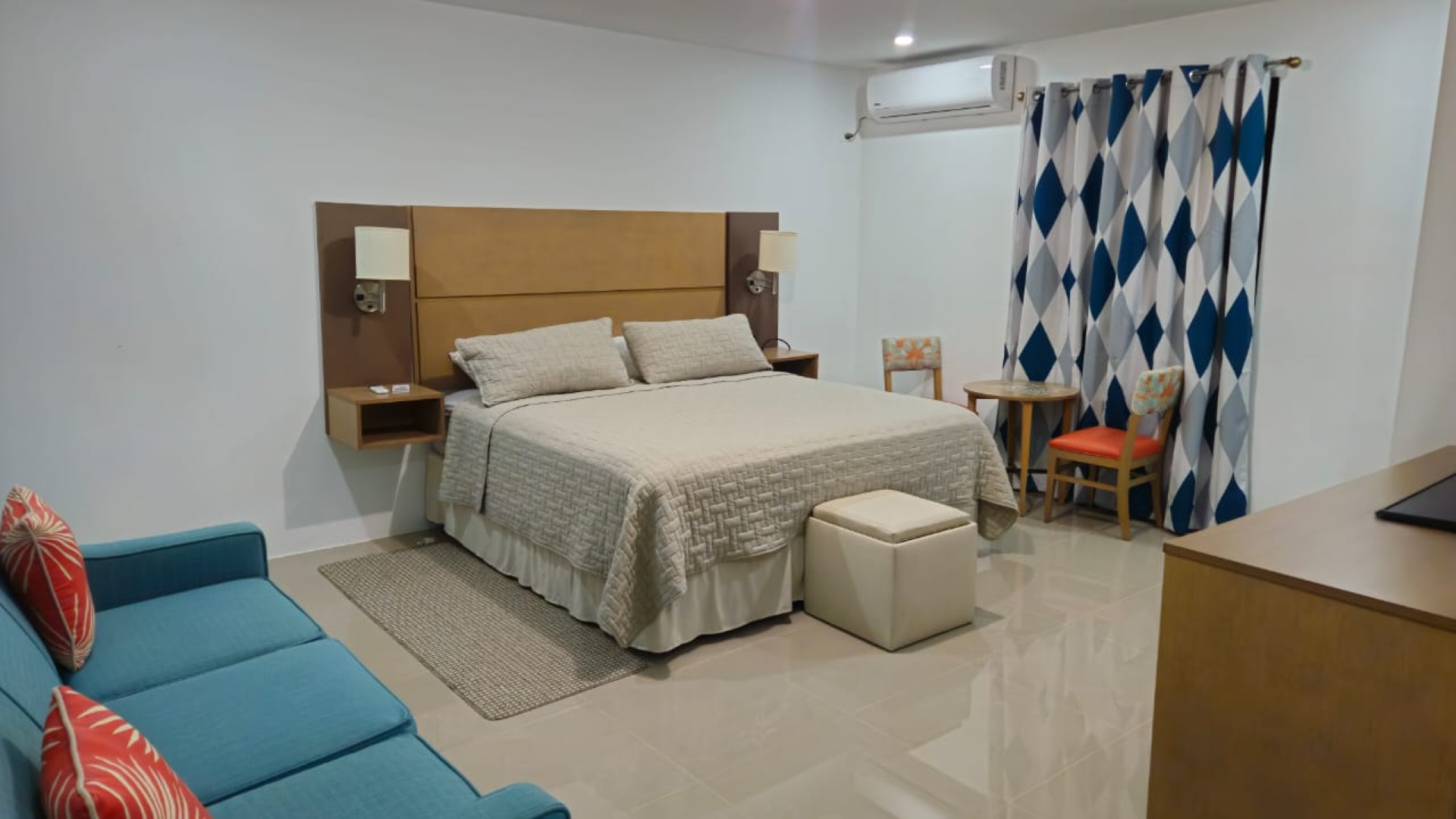 Luxeley Hotel